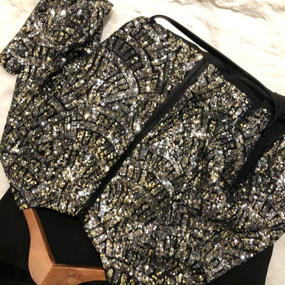 VINCE CAMUTO Belted Sequin & Crepe Jumpsuit - Picture 3 of 6